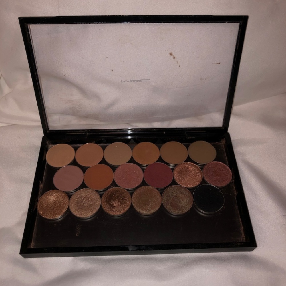 🎨 Lot of 18 Eyeshadows + Magnetic MAC Palette
